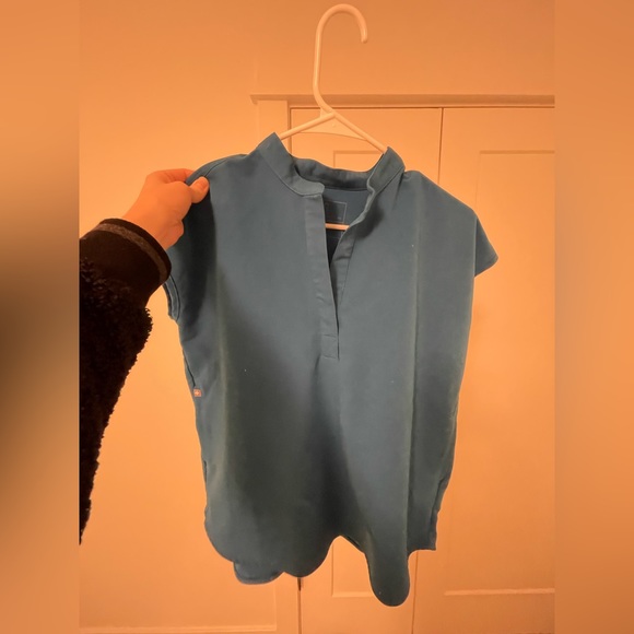 Figs scrub top, blue, XS, very gently worn - Picture 1 of 4